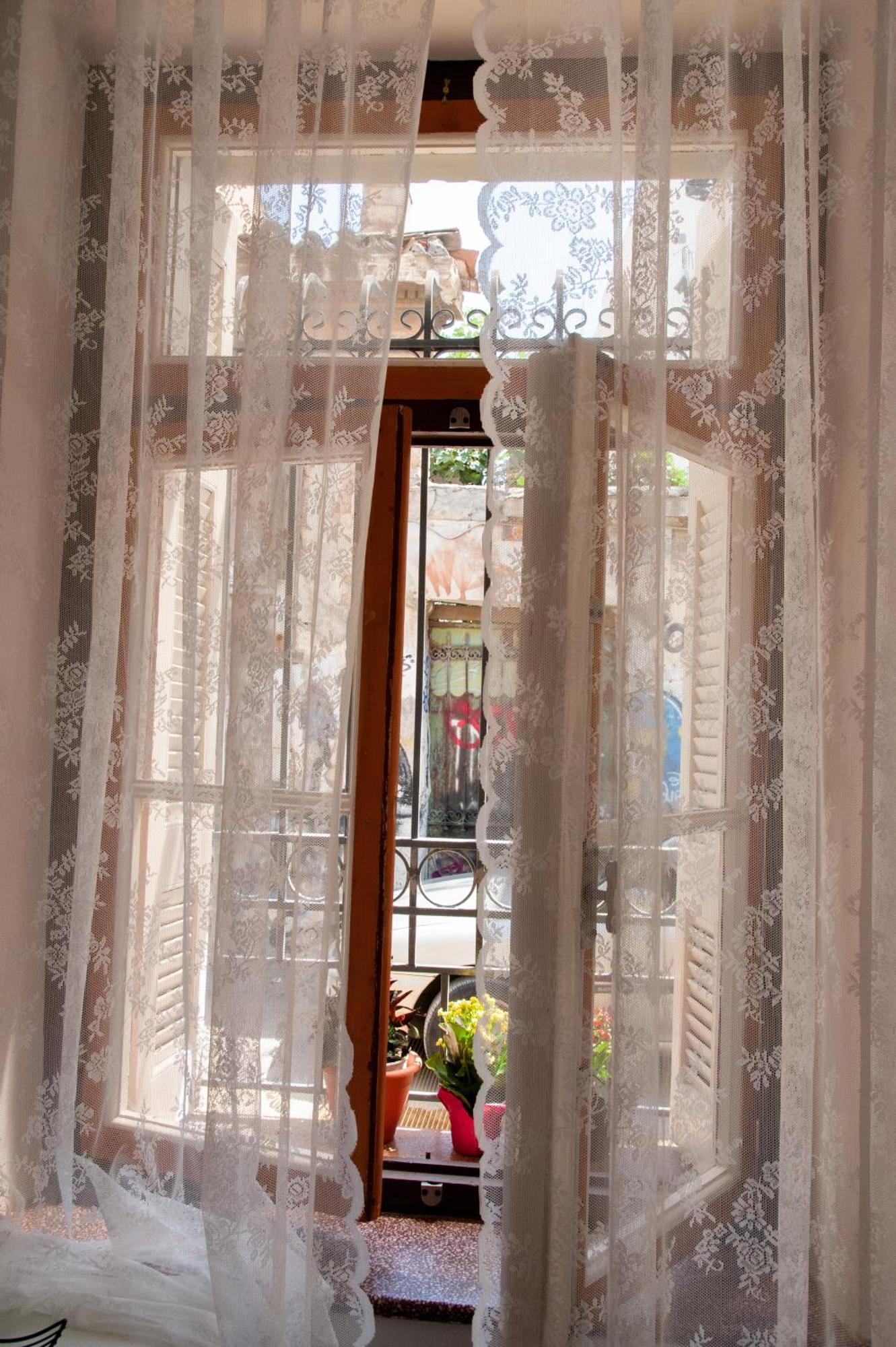 17 Flats And Roof Garden * Athen