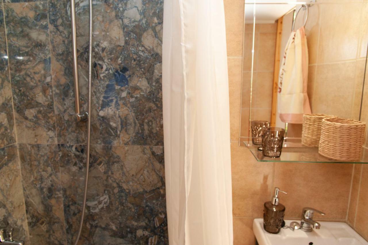17 Flats And Roof Garden Apartment Athen